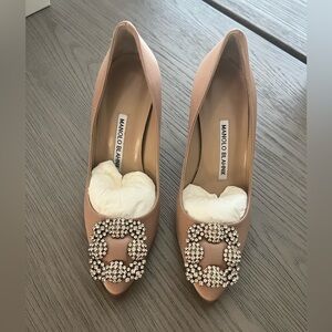 New Manolo Blahnik Hangisi Embellished Buckle Pump Nude Satin Sz 34 / 4